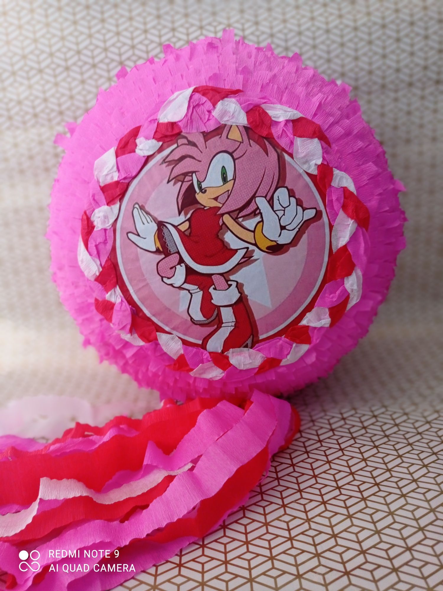Piniata urodzinowa Sonic dla dziewczynki