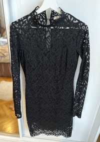 czarna sukienka koronkowa elegancka dopasowana Gina Tricot