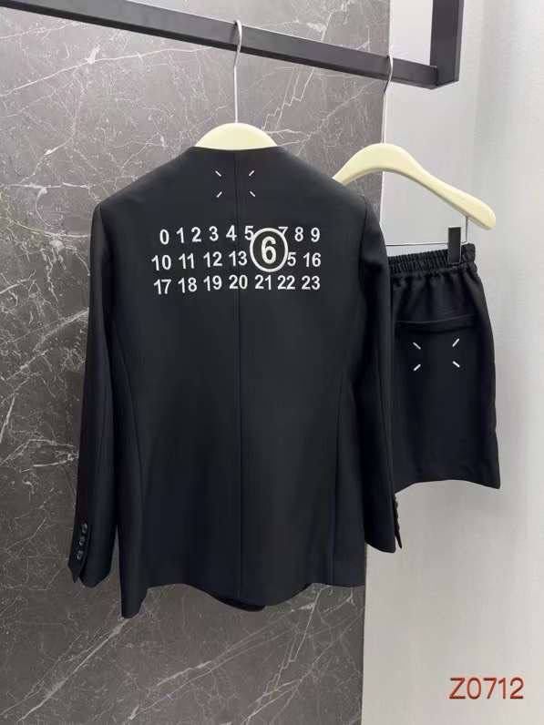 Костюм MM6