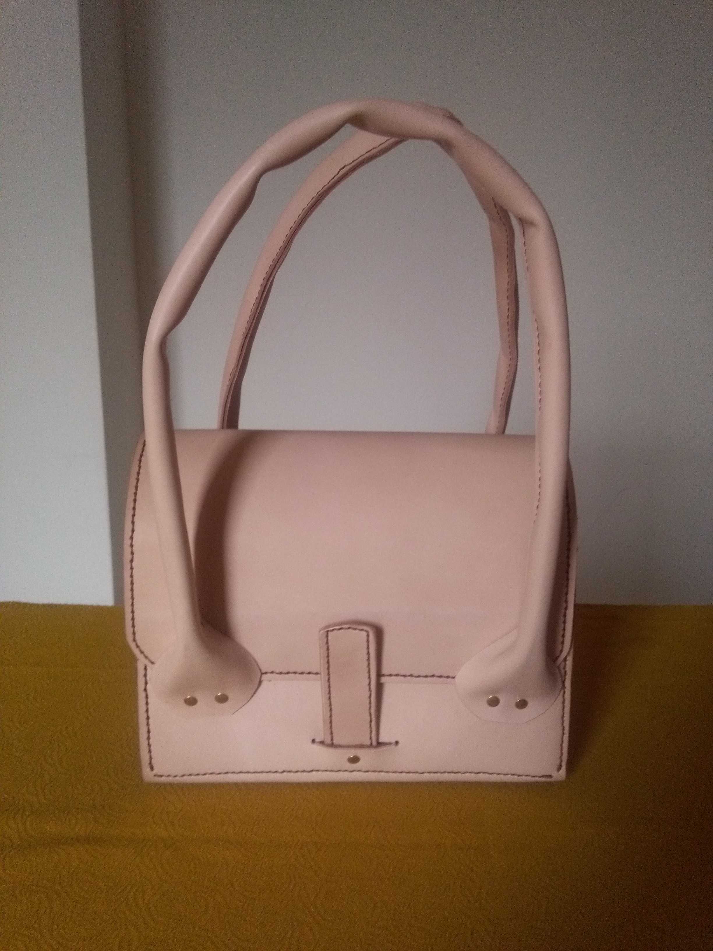 Nova e Moderna Shoulder Bag em Couro Genuíno