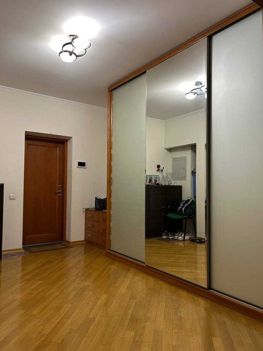 Продам видову трикімнатну квартиру Київ Левка Лук'яненка 29 Оболонь