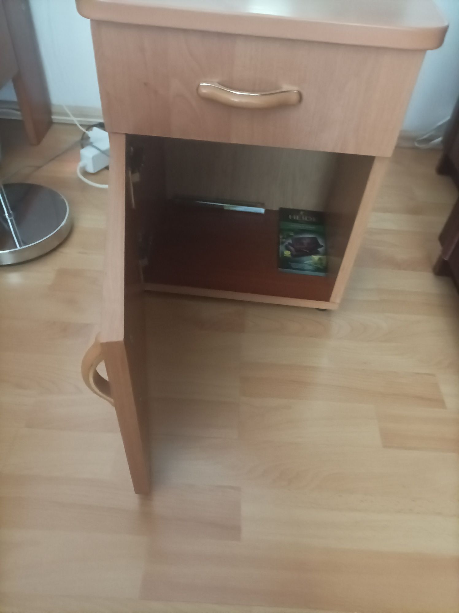 Szafka nocna klasyczna