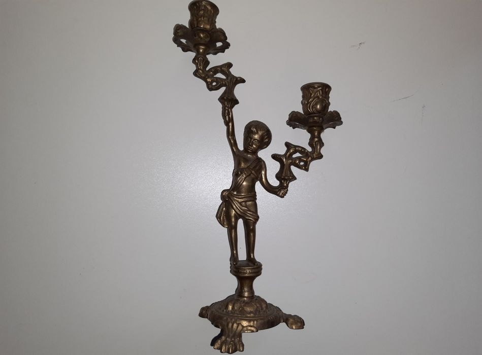 Старовинний подсвечник, канделябр.