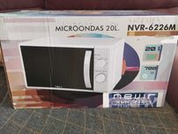 Microondas Nevir 20L 700W dentro da caixa