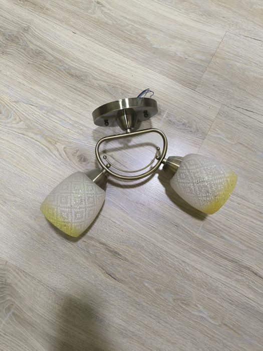 Продам люстри в хорошому стані