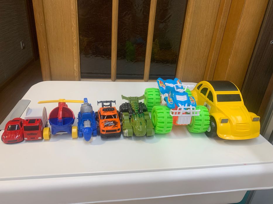 Лот машинок для хлопчика