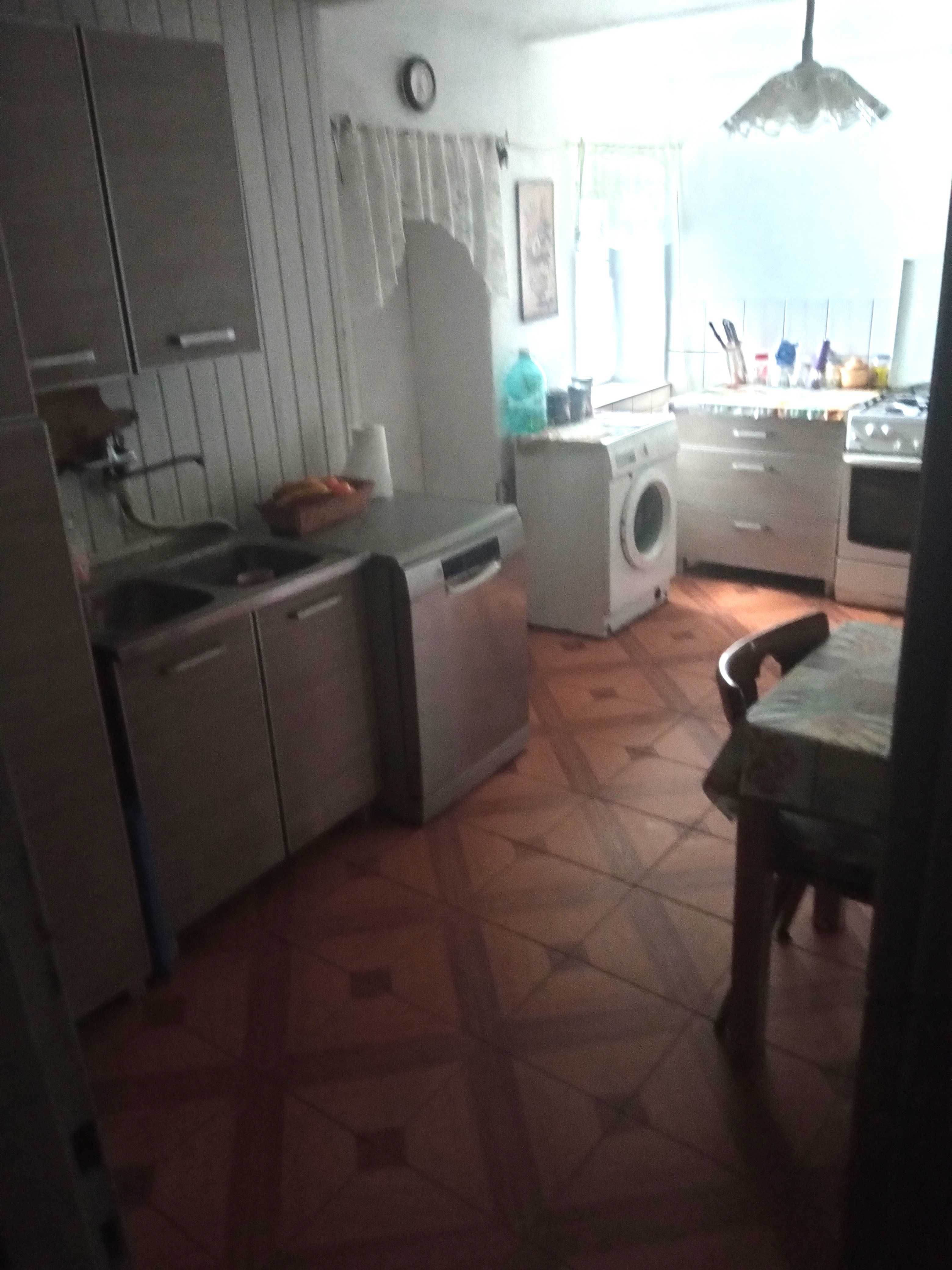 Sprzedam dom.  2 garaże