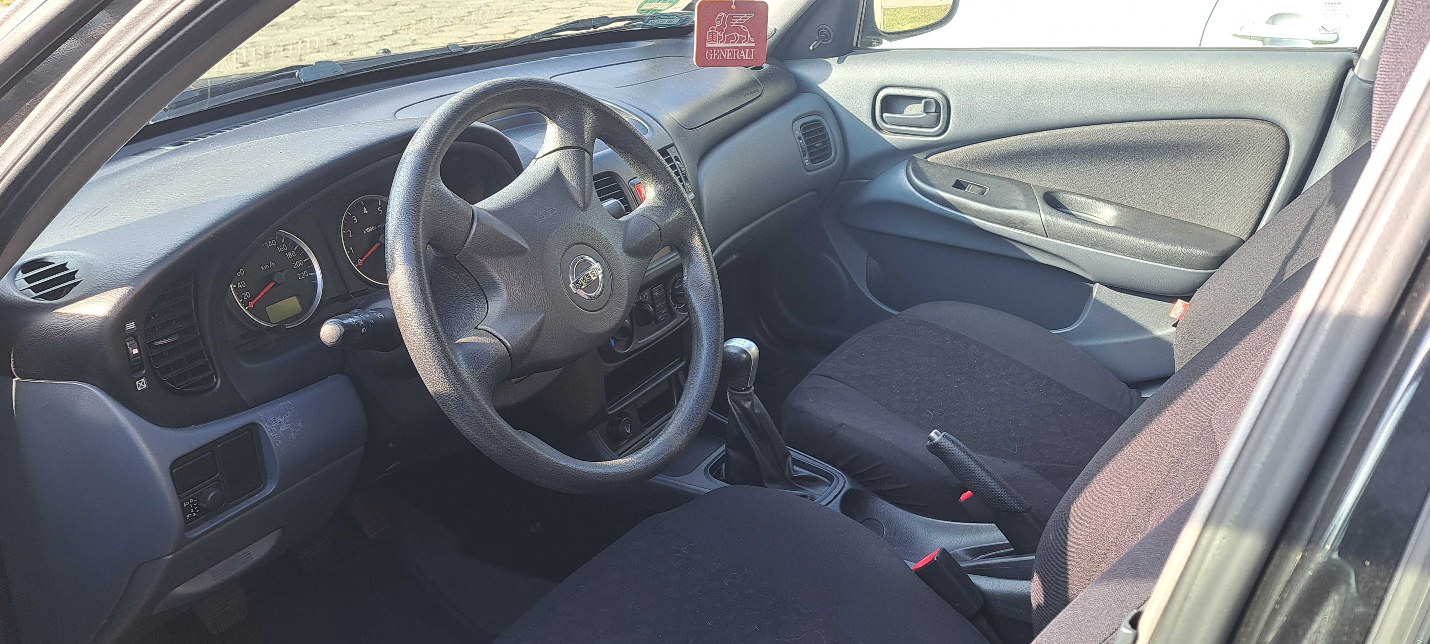 Nissan Almera 1.5  n16 Hatchback