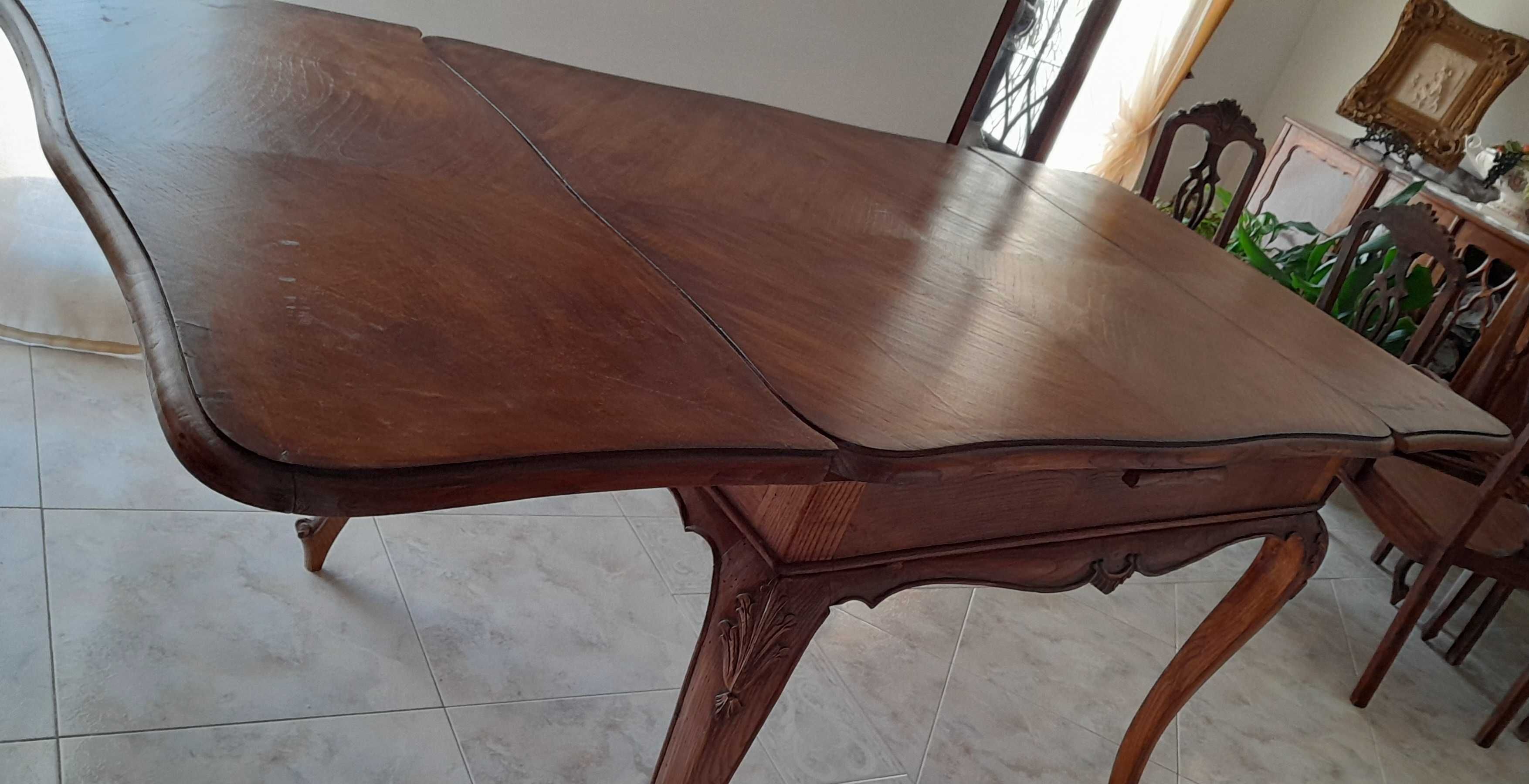 Mesa de jantar com 6 cadeiras (estilo Queen Anne)