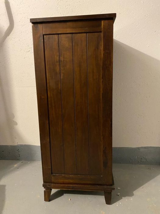 Drewniana komoda z 5 szufladami – klasyczny styl