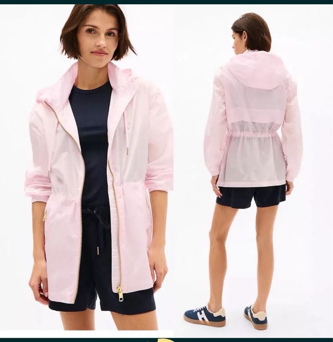 Жіноча вітровка в розмірі М з водостійкого нейлону