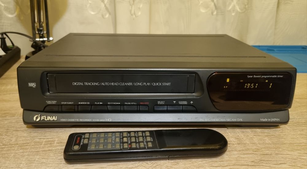 Magnetowid Funai z pilotem