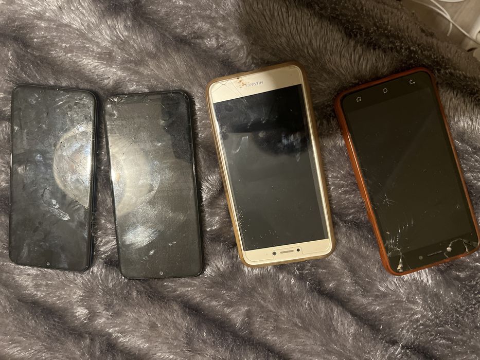 Vende se 4 telefones