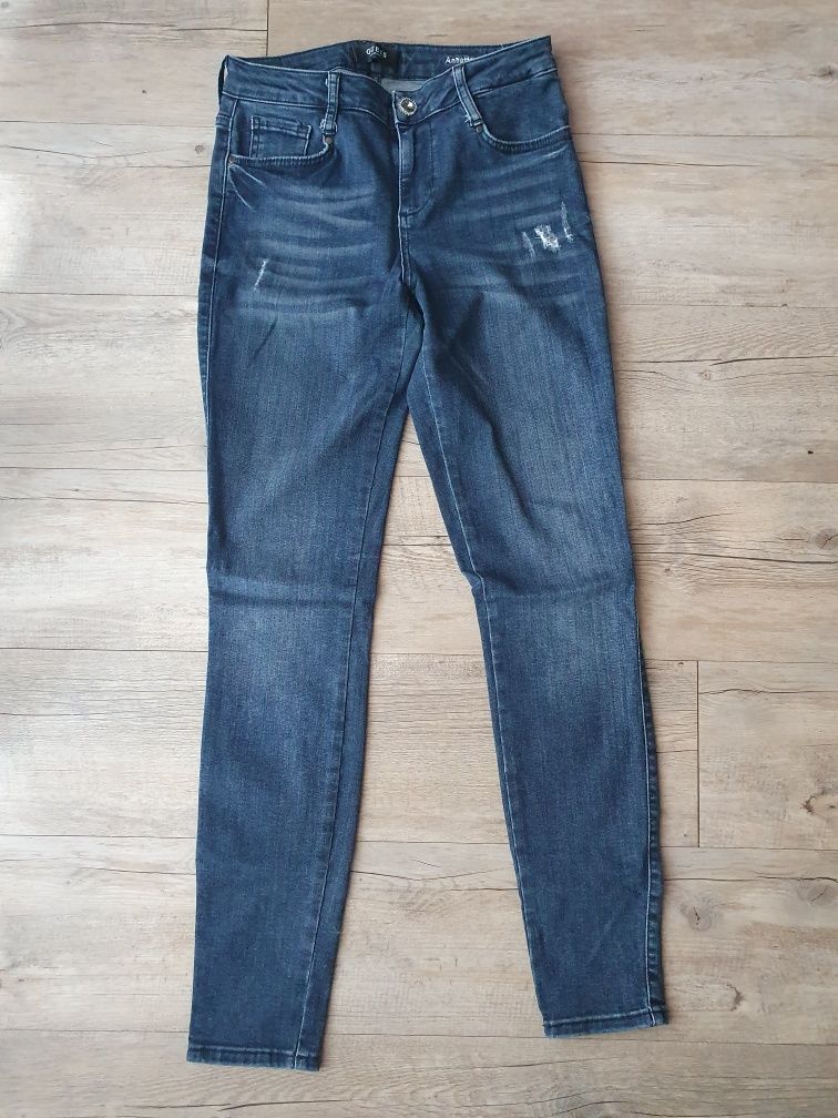 Spodnie jeansowe Guess r. 27