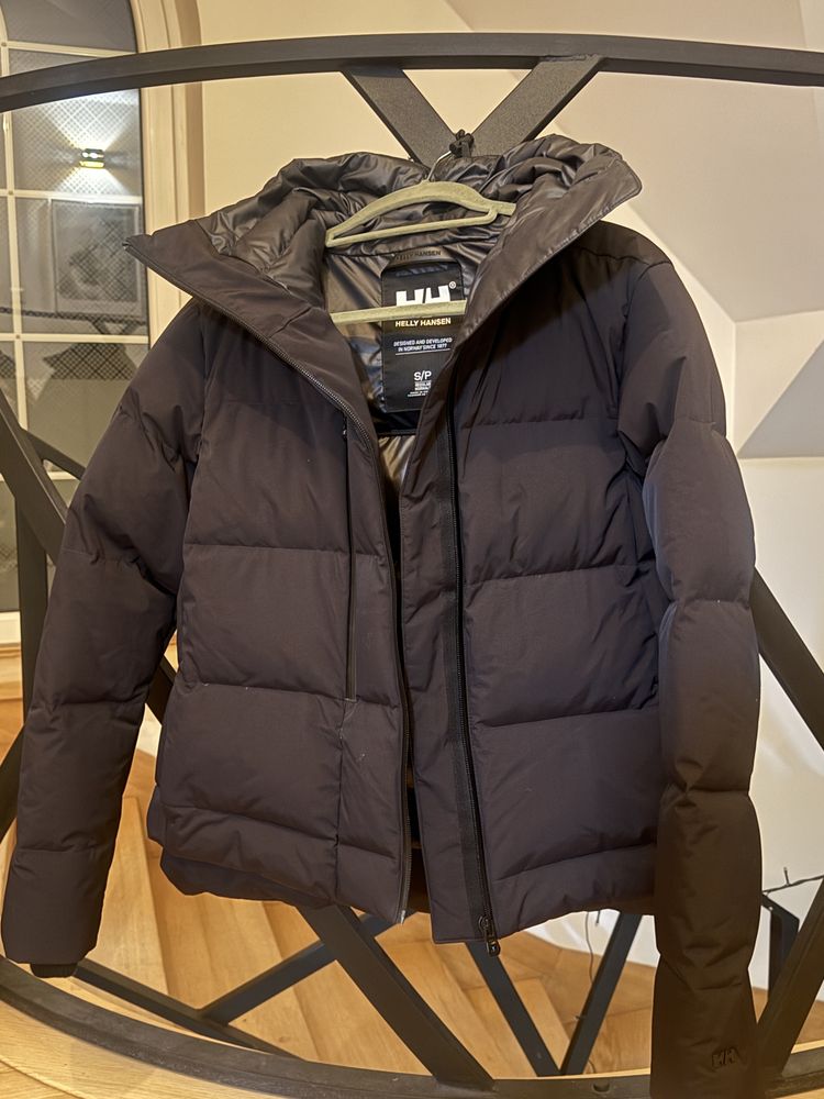 Kurtka puchowa Helly Hansen czarna matowa