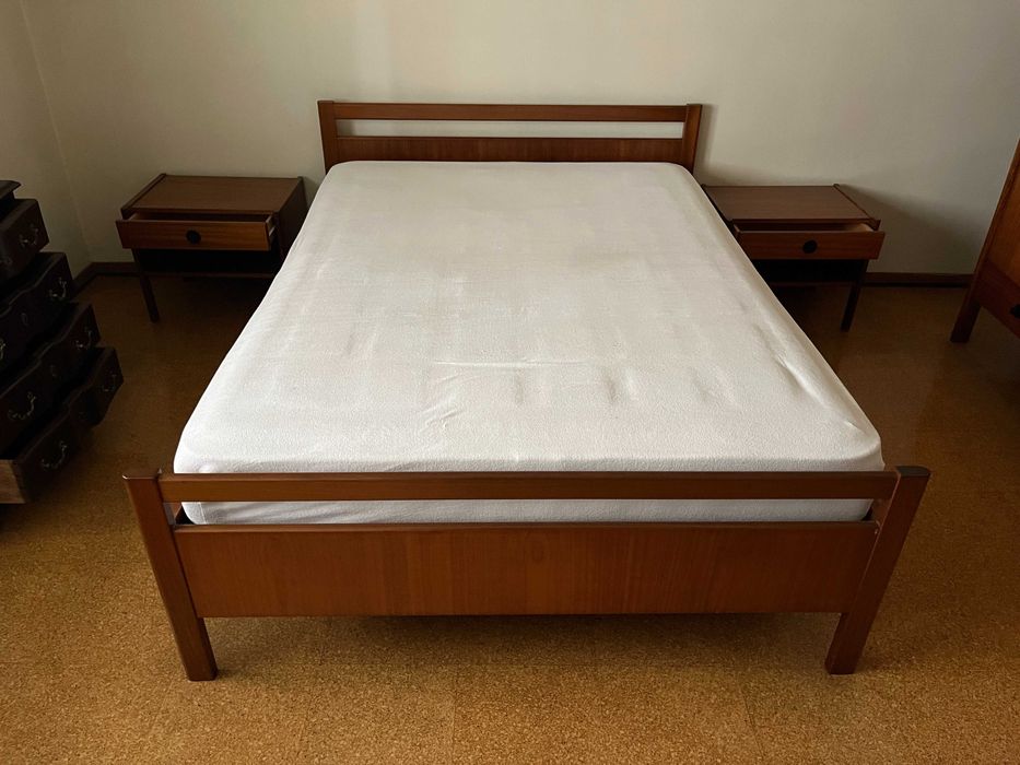 Cama de casal + 2 mesinhas de cabeceira Olaio, anos 80