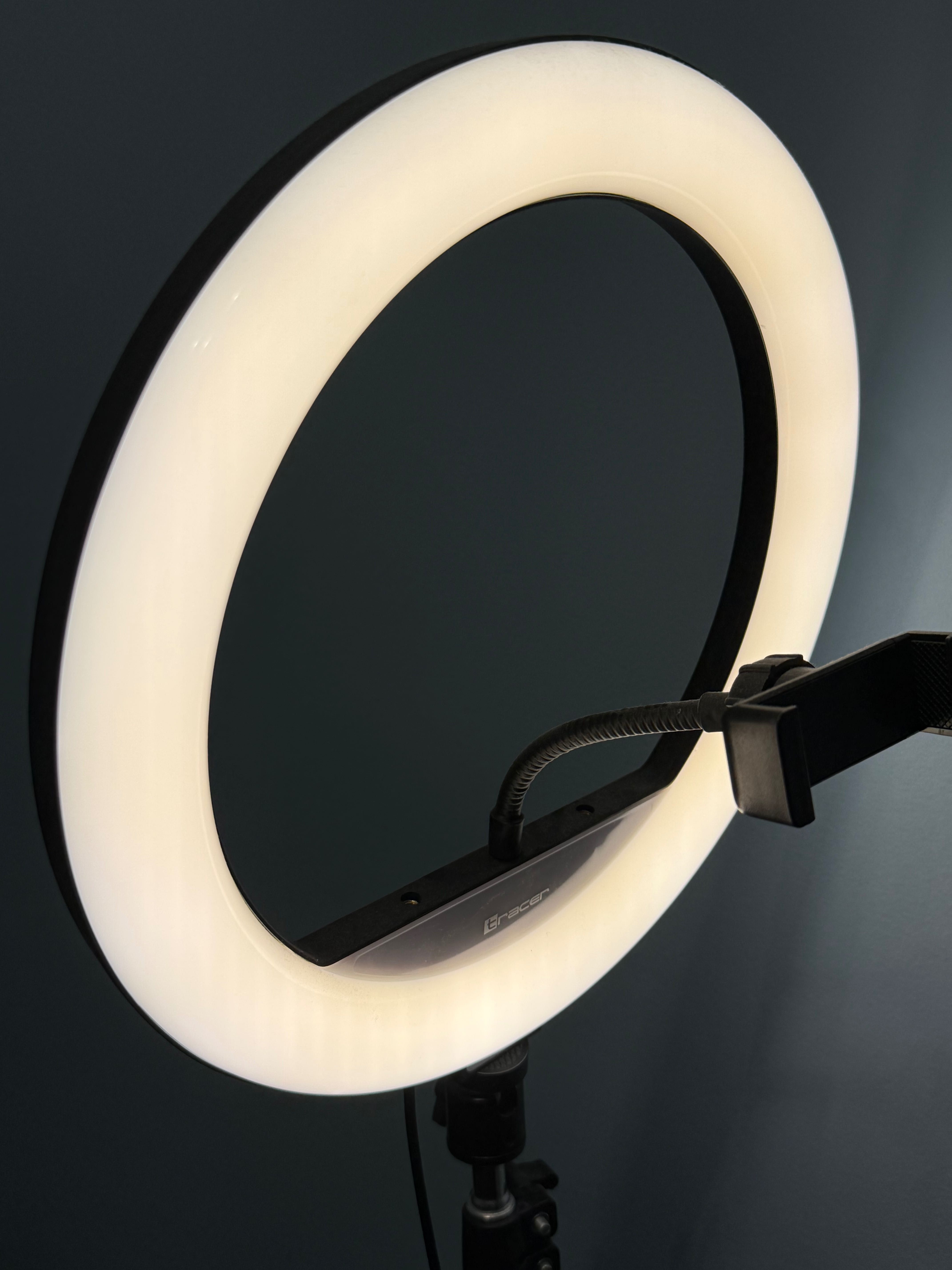 Nowiutka Lampa Pierścieniowa LED Ring