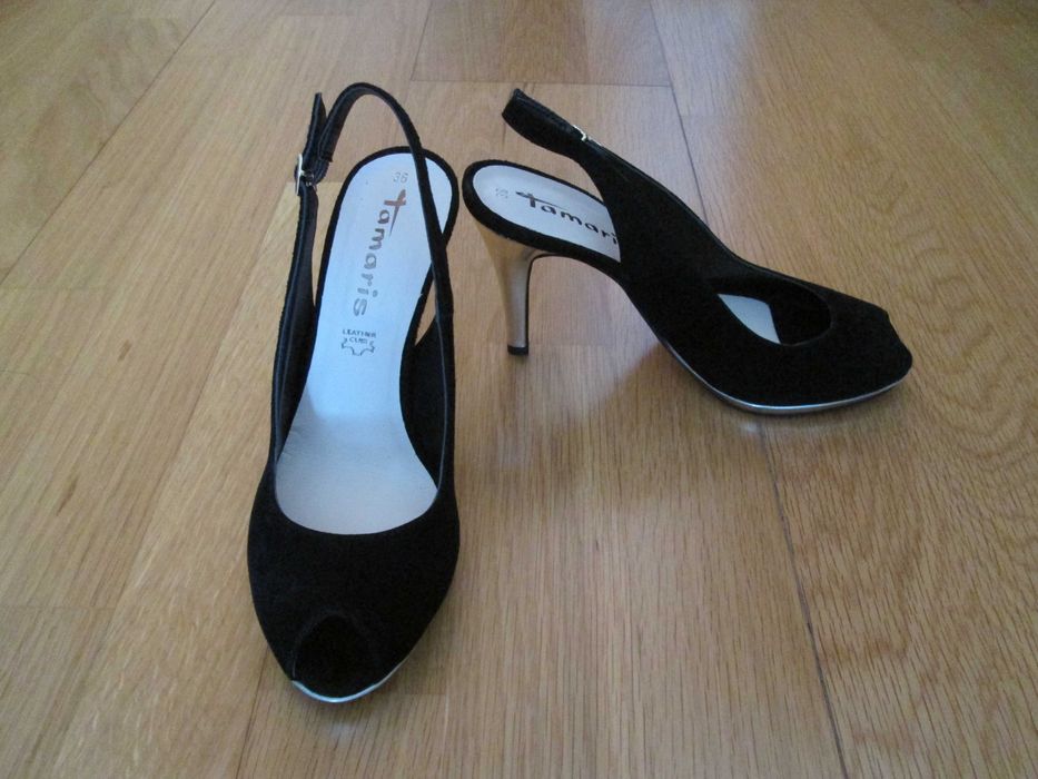 Sandálias pretas de camurça - NOVAS