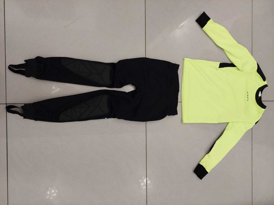 Bluza i spodnie piłkarskie bramkarskie Kipsta 115 - 124 + ochraniacze