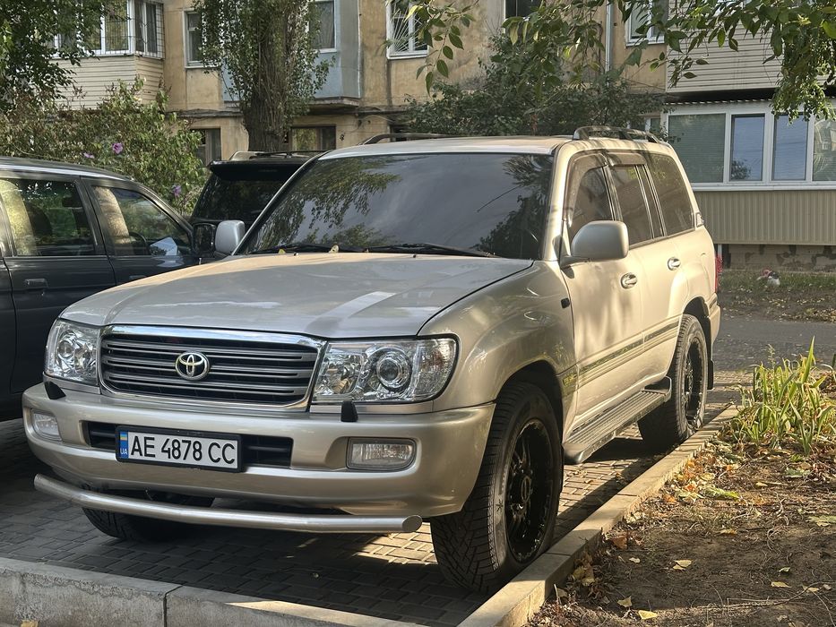Toyota land cruiser 100