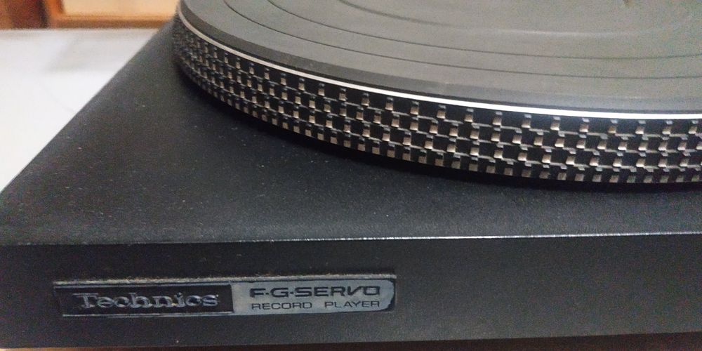 Проигрыватель винила Technics
