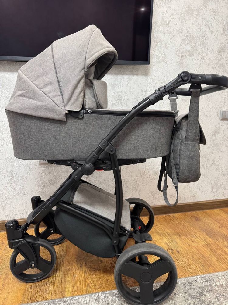 Продам коляску Baby Pram 2-В 1