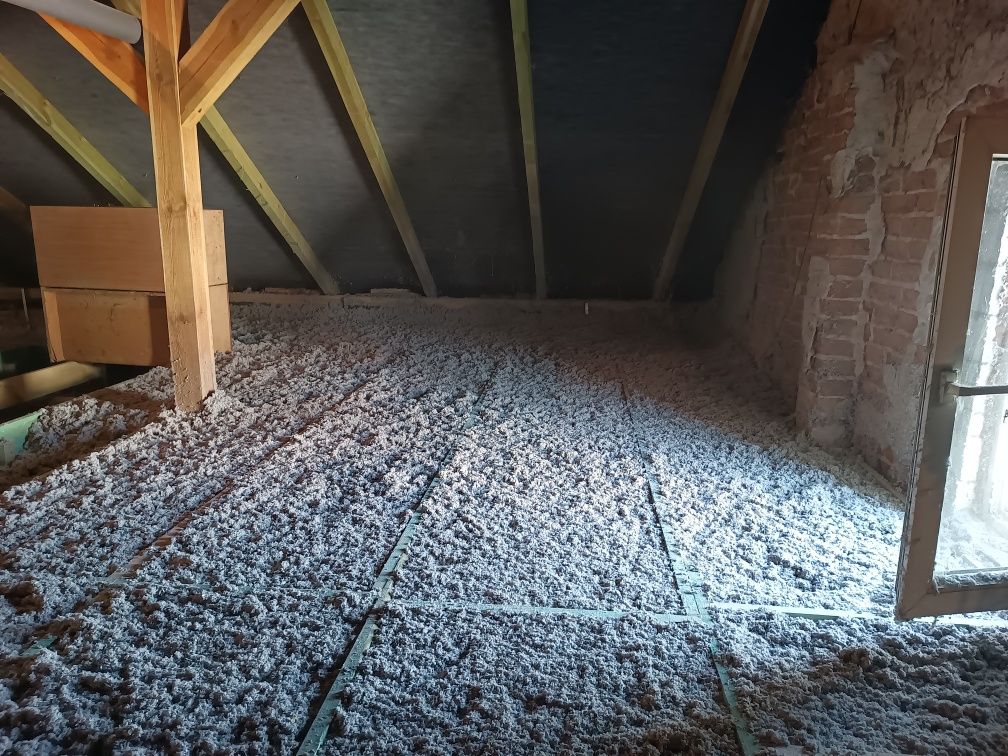 Docieplenia Poddaszy Metodą Wdmuchiwania Celuloza Wełna Piana Pur