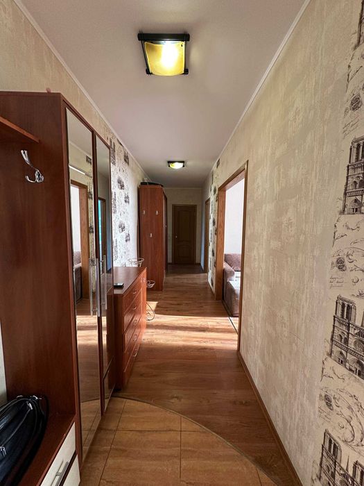 Простора 3-кімнатна квартира поряд з парком Перемоги!