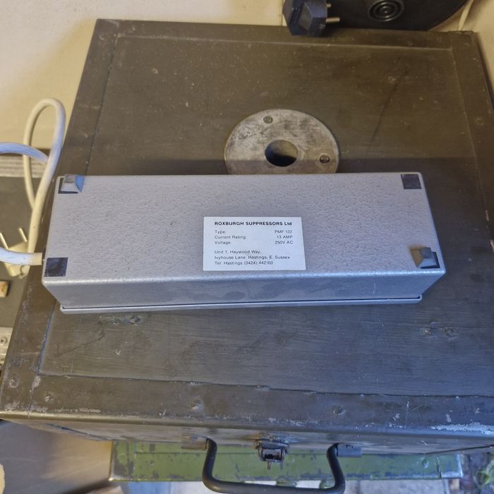 Profesjonalny filtr sieciowy Roxburgh PMF 132 RFI/EMI. Kondycjoner 13A