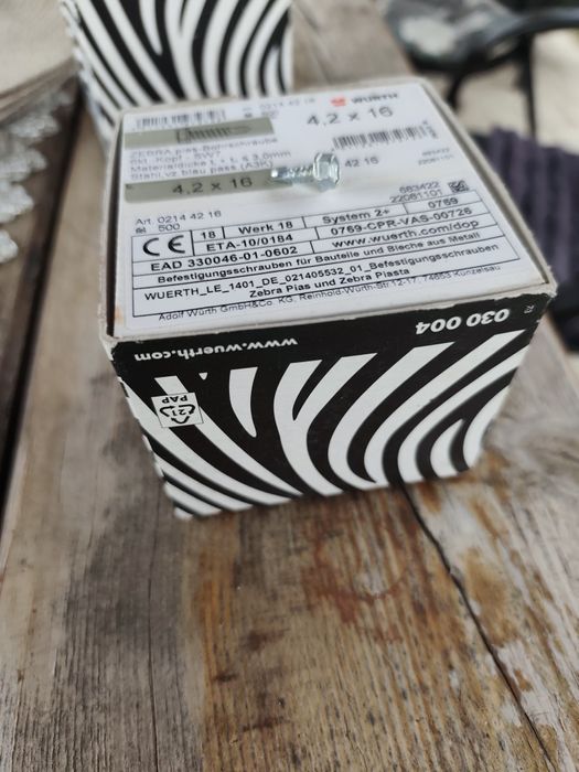 Wkręty samowiercące Würth Zebra pias o wymiarach 4,2 x 16 mm, z ł