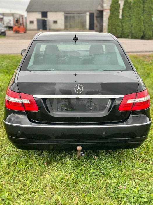 Mercedes E200CDI W212 Sedan 2010 r kolor 040 uszkodzony silnik OM651