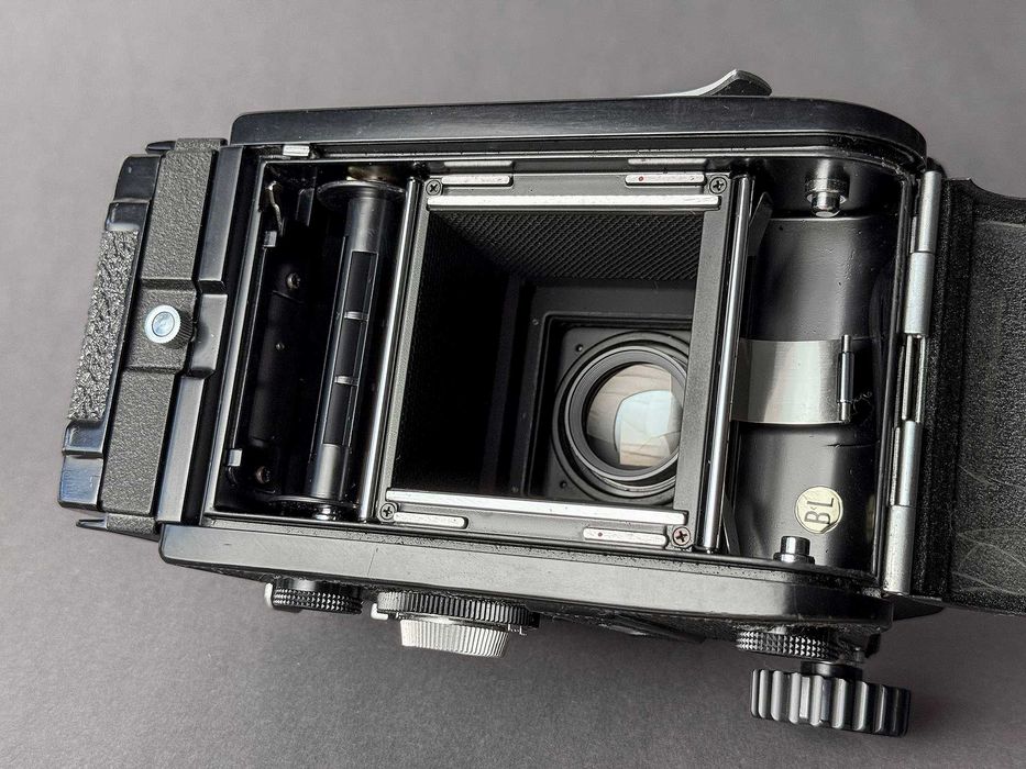 Mamiya C330 Professional + Sekor 105mm F/3.5, futerał, pasek