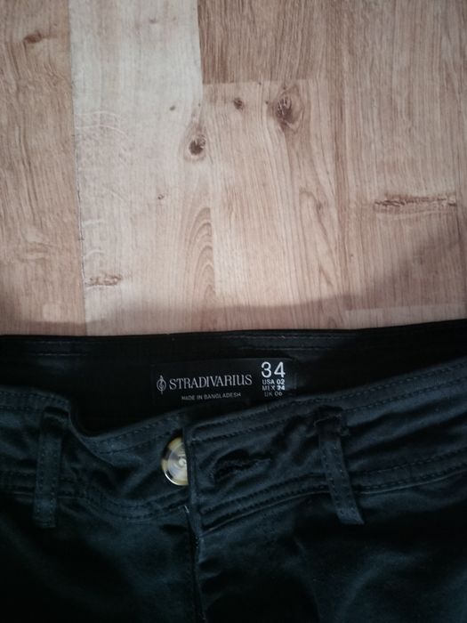 Spodnie damskie Stradivarius