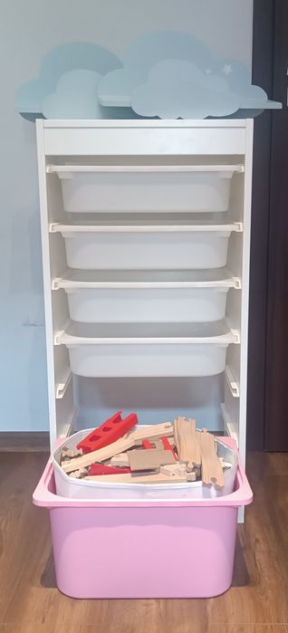 Regał Ikea Trofast z pojemnikami+ kolejka drewniana + półki chmurki