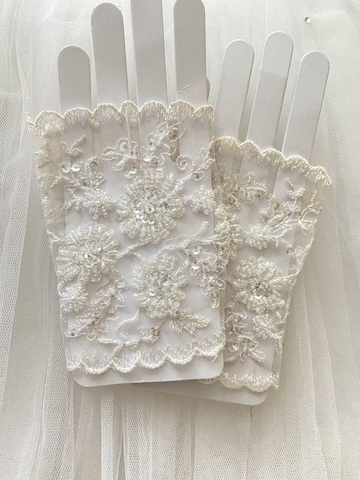 Сукня весільна пишна біла