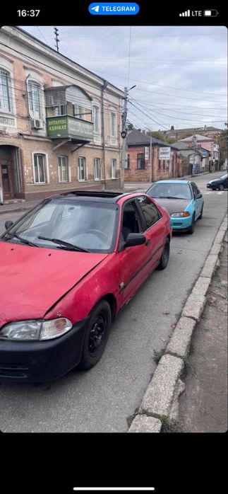 Honda Civic 5 на полном ходу каждый день.