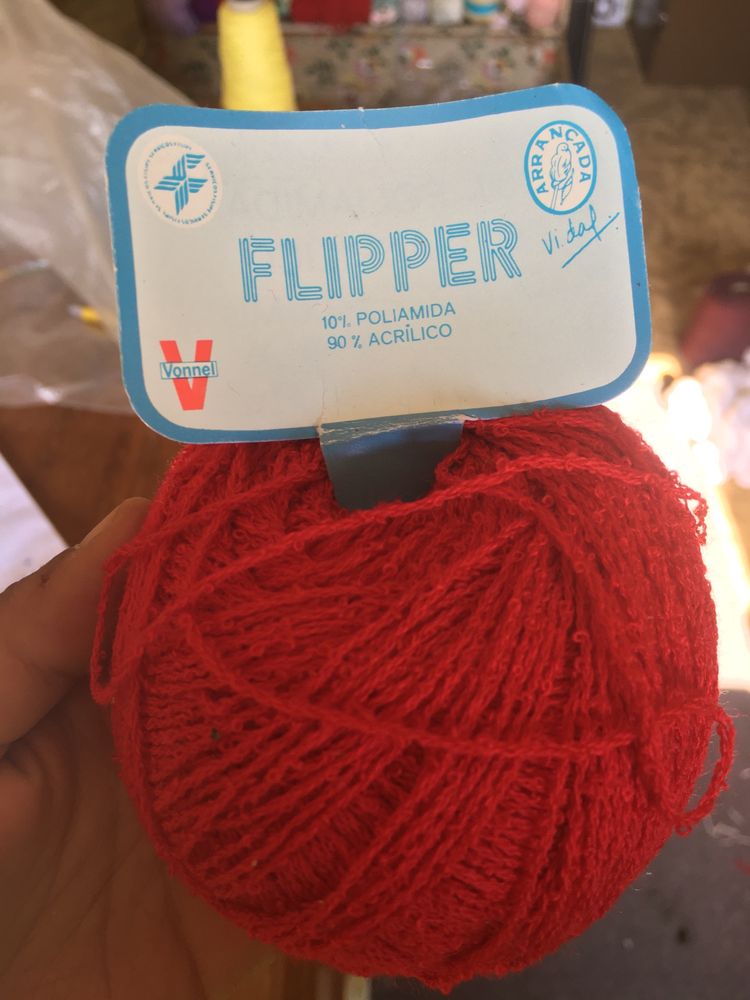 Novelos “Flipper” vermelhos, 50 gr, 90% acrílico, 10% poliamida