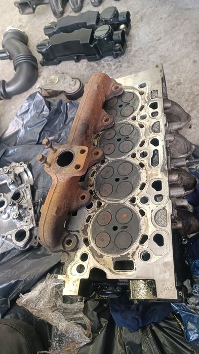 Пежо Головка і колектори  1.6 шістнадцять клапанів