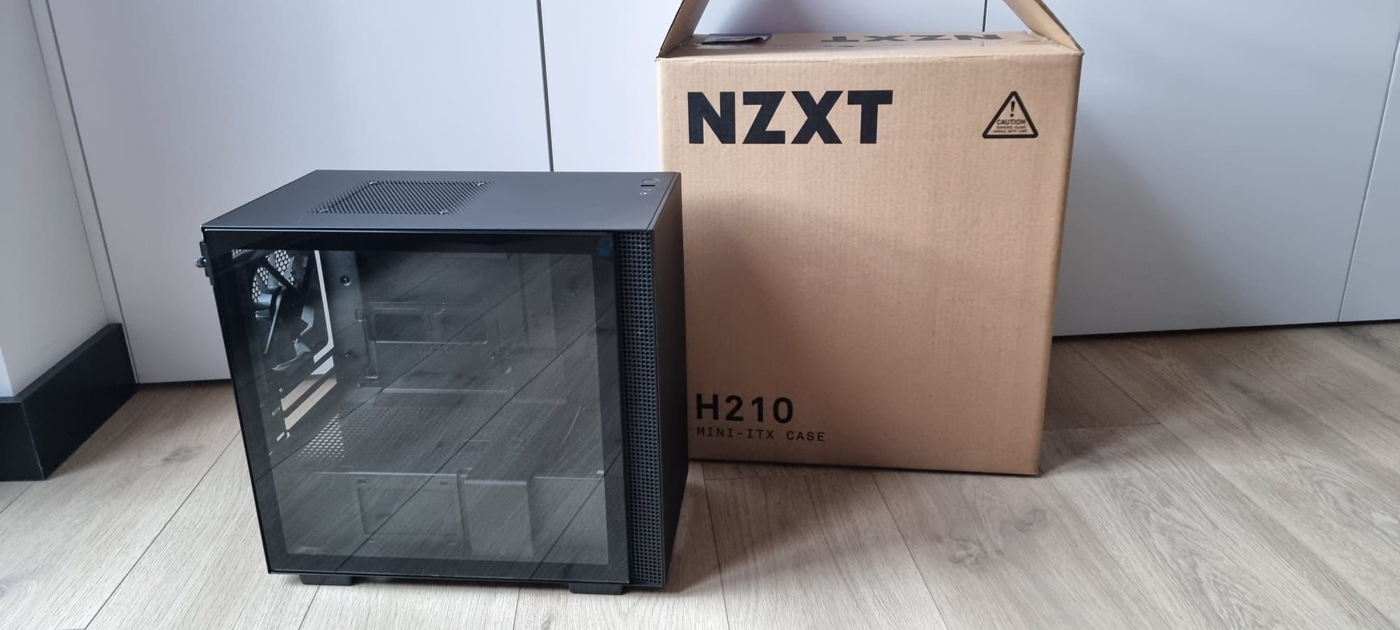 Sprzedam obudowę NZXT H210 Black