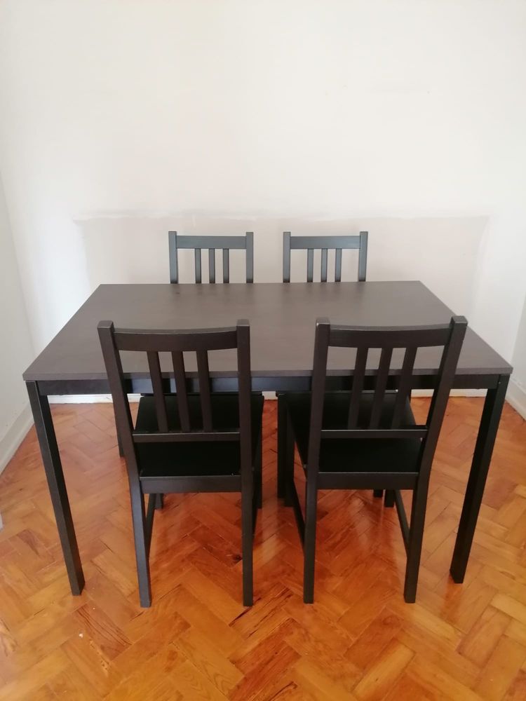 Mesa extensível e 6 cadeiras