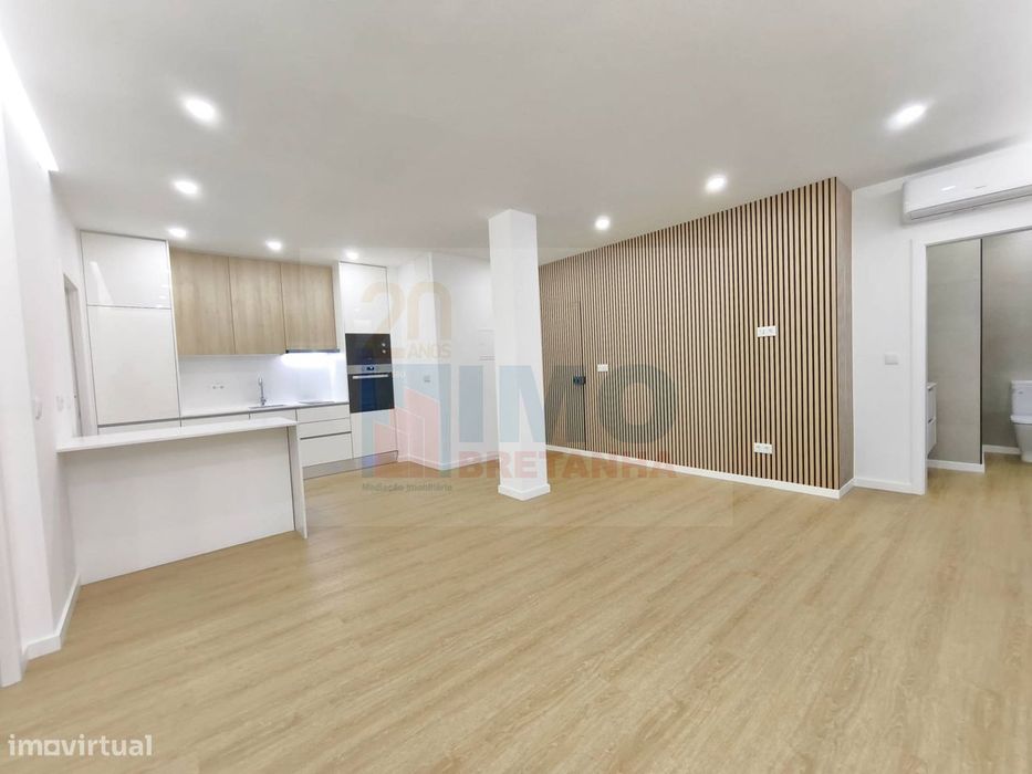 Apartamento T1 Luxo c/ Terraço e Garagem - Santa Clara