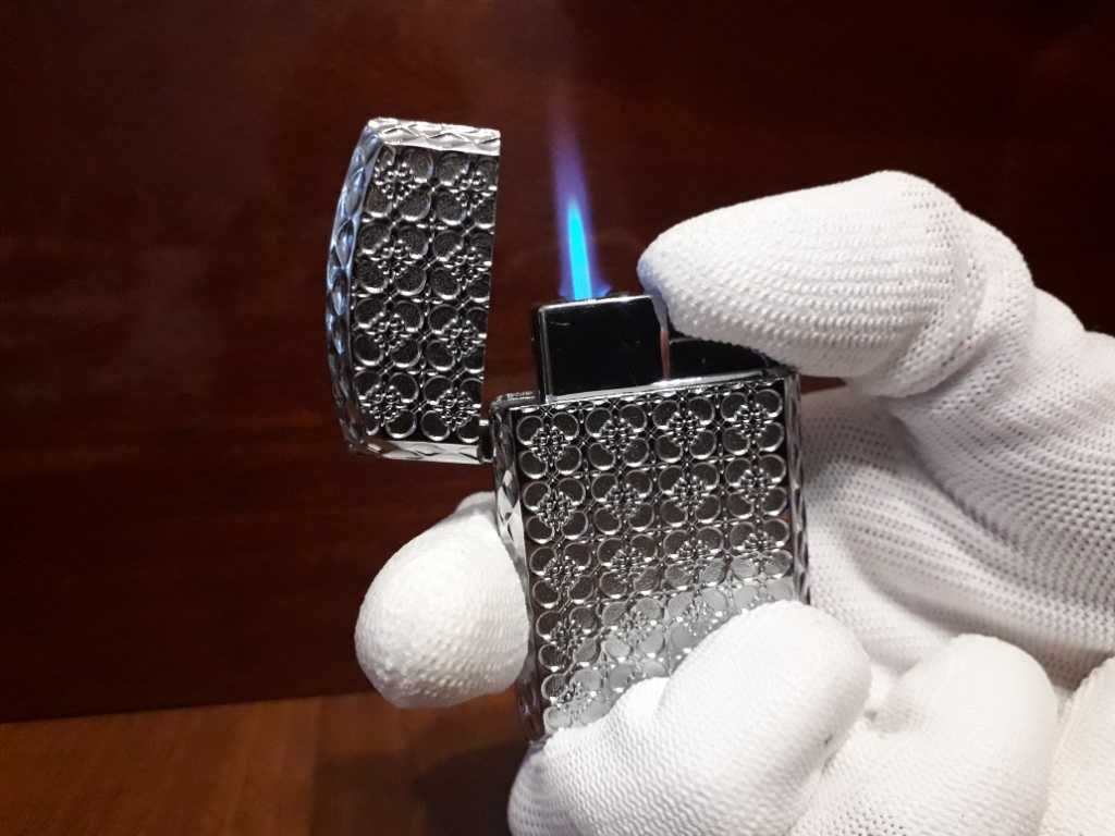 Зажигалка LIGHTER High-Grade, новая в подарочной упаковке.