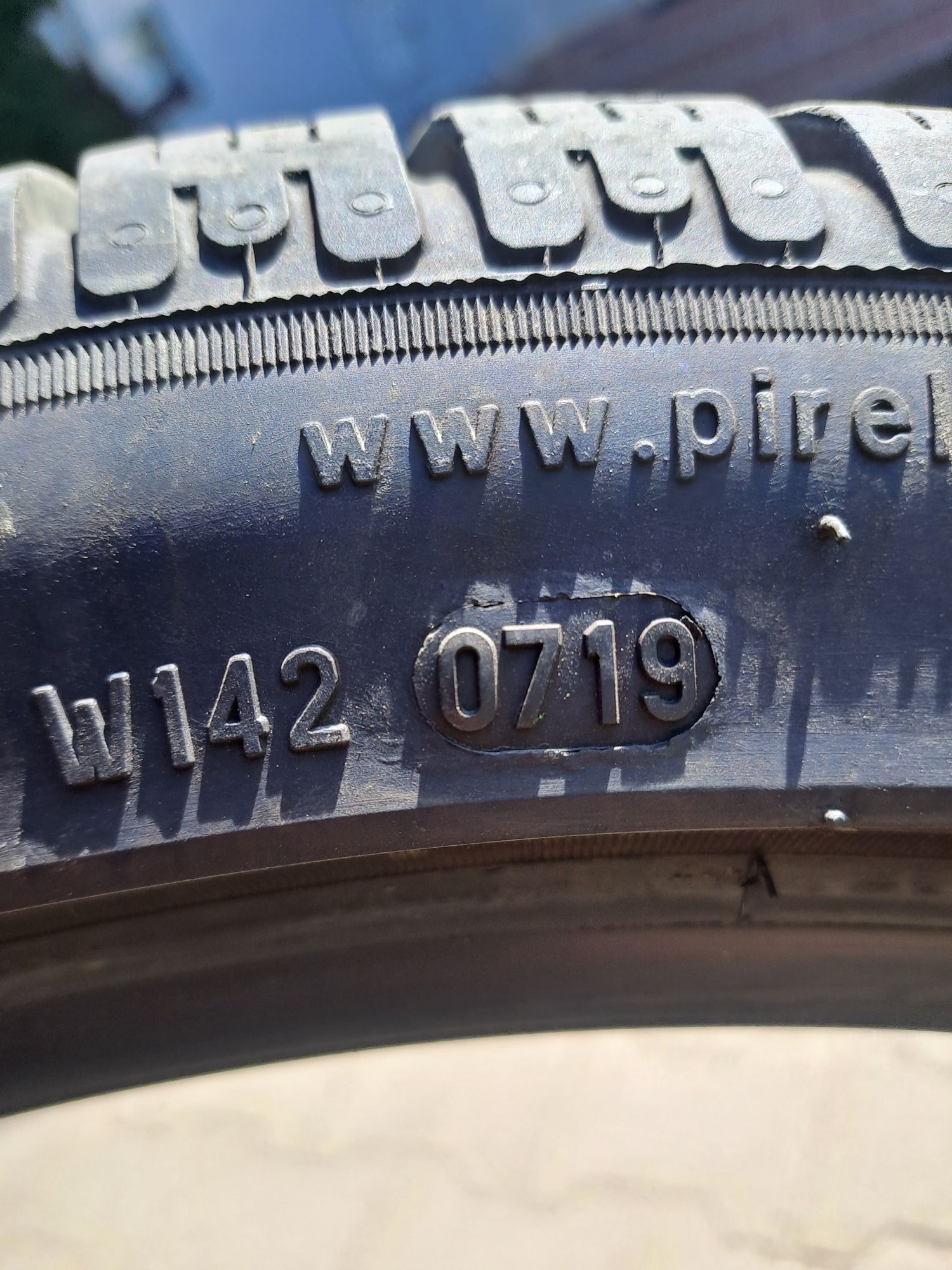 Opony zimowe Pirelli 235/40/19