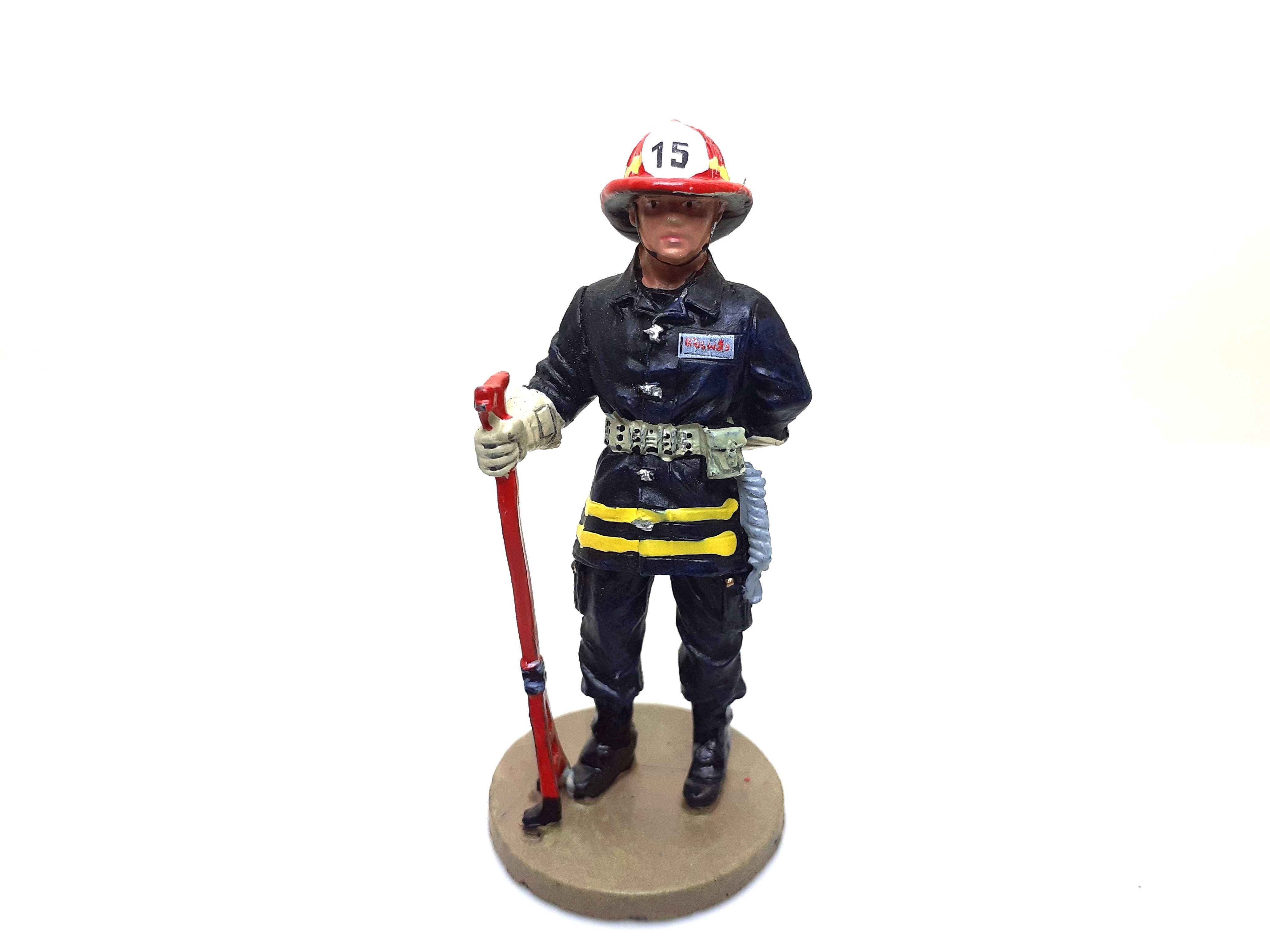 Miniaturas de bombeiros em chumbo escala 1:32 +/- 7 cms