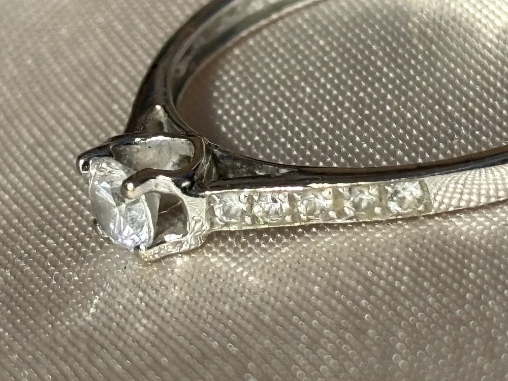 Pierścionek złoty próba 750 z diamentem 0.25 ct