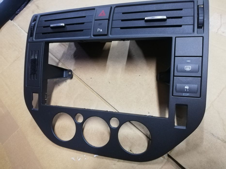Ramka panel obudowa radia Ford C-max 03-10r Kuga 08-12r konsola