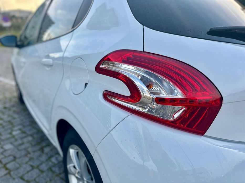 Peugeot 208 1.2 VTi Active c/ 117.000 km (só um dono)