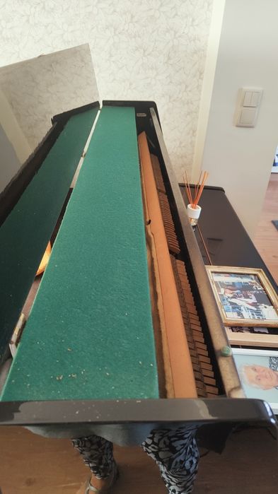 Piano Acústico Vertical Holstein