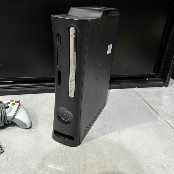 Konsola Xbox 360 120GB + Pad, chip Aurora, 1000+ gier