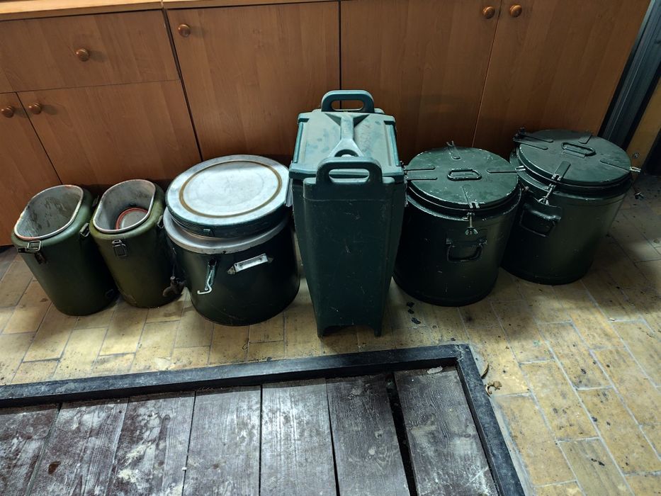 Termosy polowe, różne pojemności